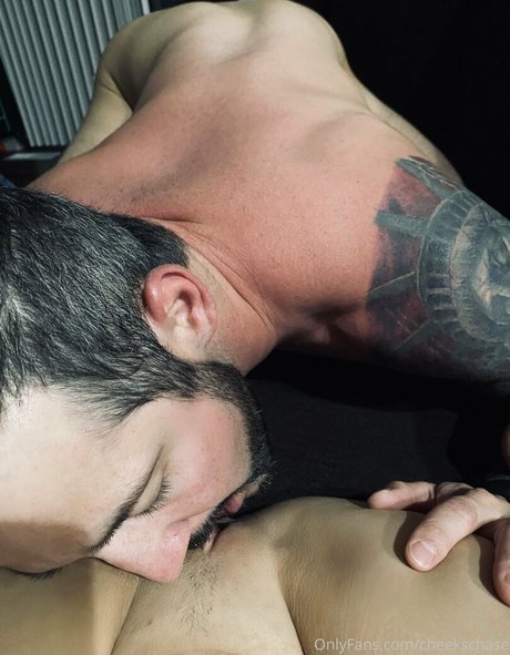 Cheekschase1