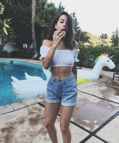 Chloe Bennet