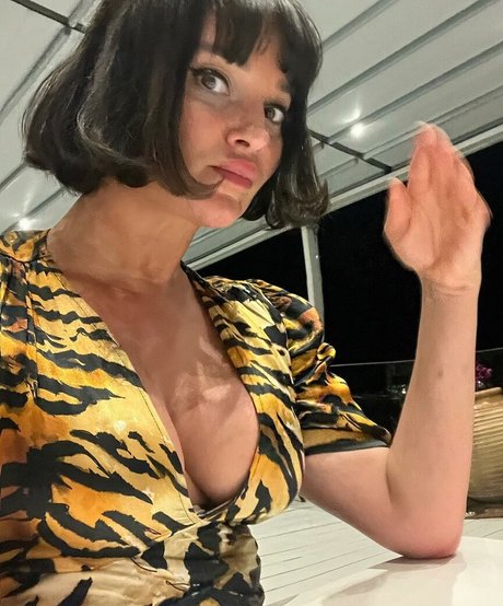 Gizzi Erskine