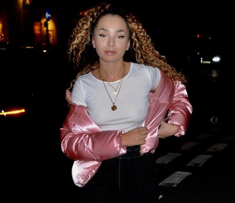 Ella Eyre