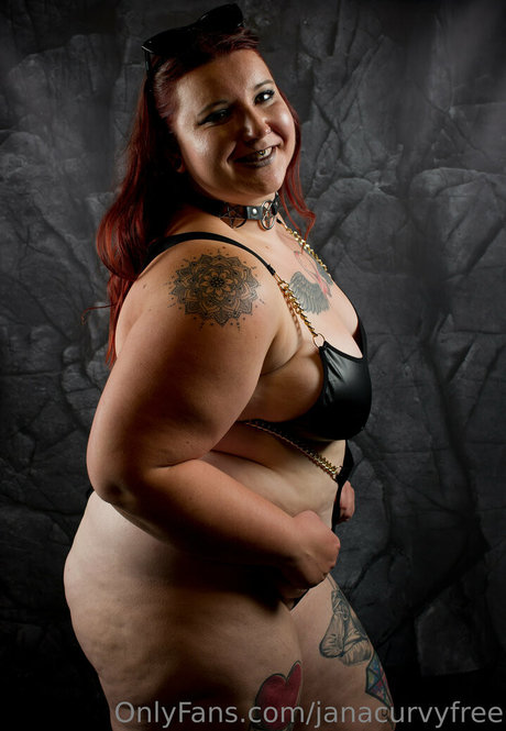 Janacurvyfree