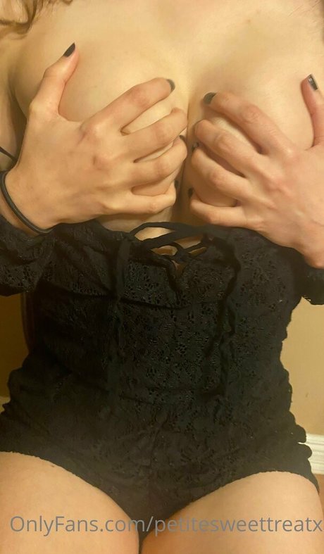 Petitesweettreatx