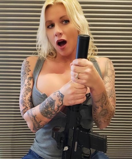 Girls With Guns
