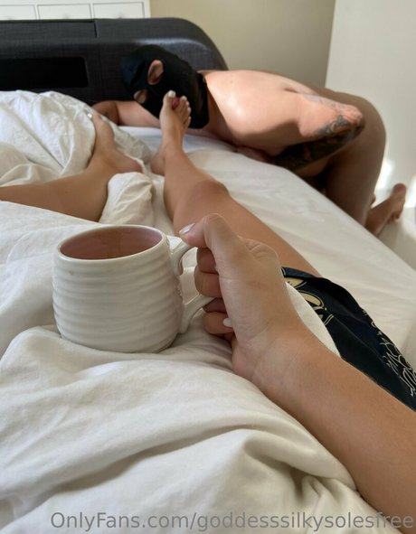 Goddesssilkysolesfree