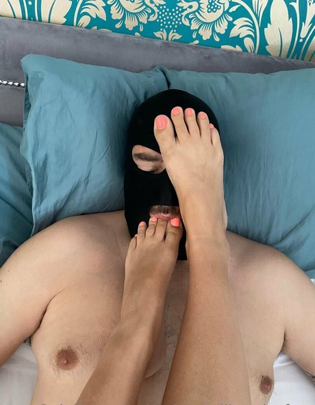 Goddesssilkysolesfree