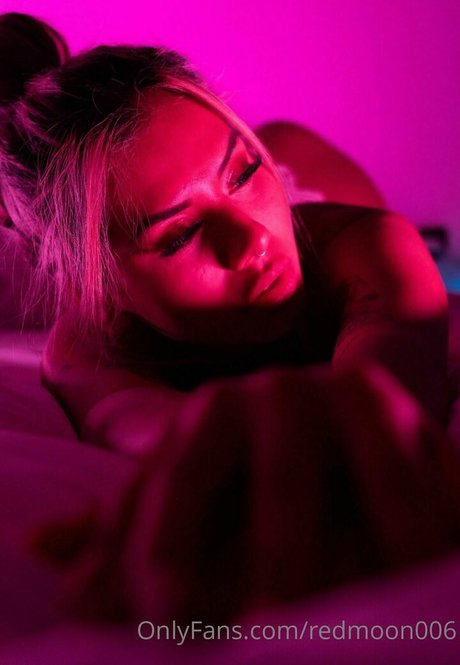 Redmoon006