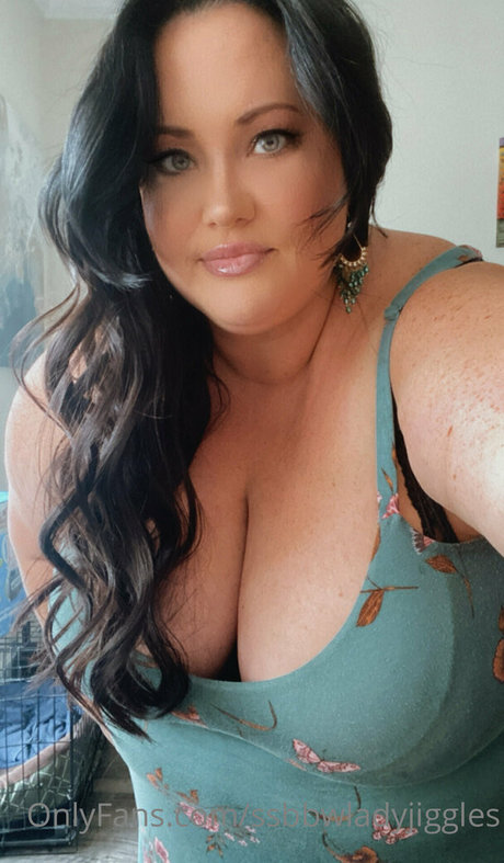 Ssbbwladyjiggles