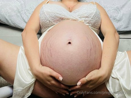 Pregnantpolly30
