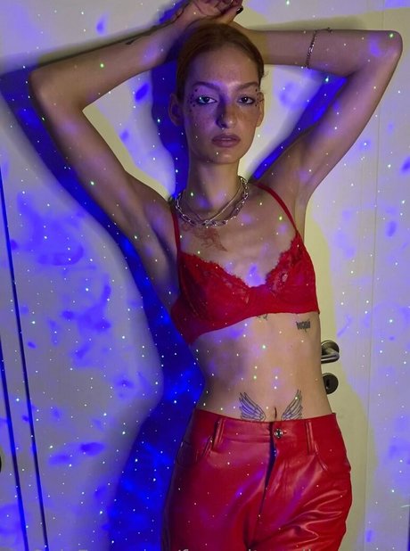 Favouriteredheadbella