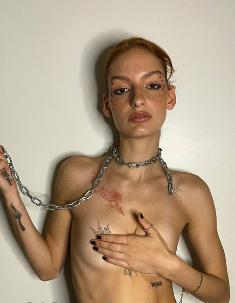 Favouriteredheadbella